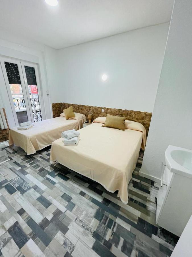 Hostal Noche Y Dia Madrid Bagian luar foto