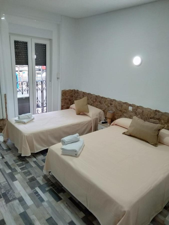 Hostal Noche Y Dia Madrid Bagian luar foto
