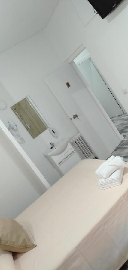 Hostal Noche Y Dia Madrid Bagian luar foto