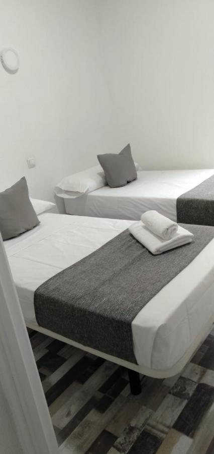 Hostal Noche Y Dia Madrid Bagian luar foto